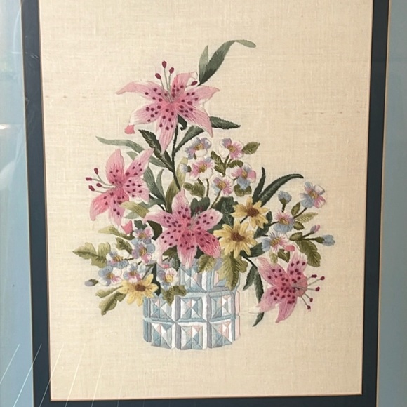 Elsa Williams Crystal Vase Framed Crewl Floral Arrangement - Picture 5 of 8